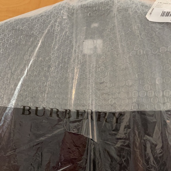 NWT black Burberry trench in subtle and sophisticated TB print - Picture 15 of 15